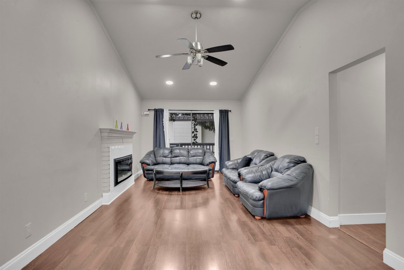 Listing Image 18