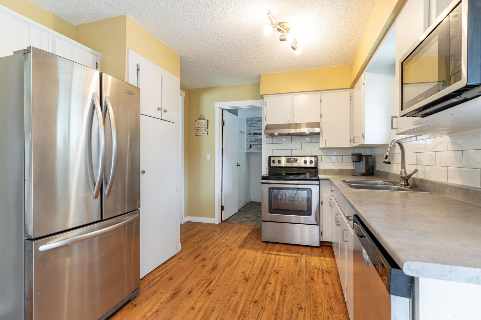 Listing Image 9