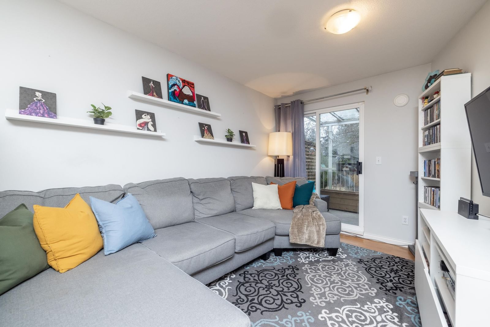 Listing Image 11