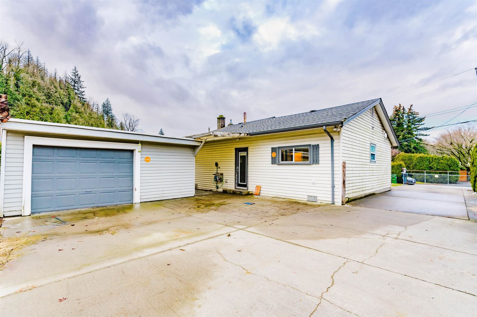 Listing Image 10
