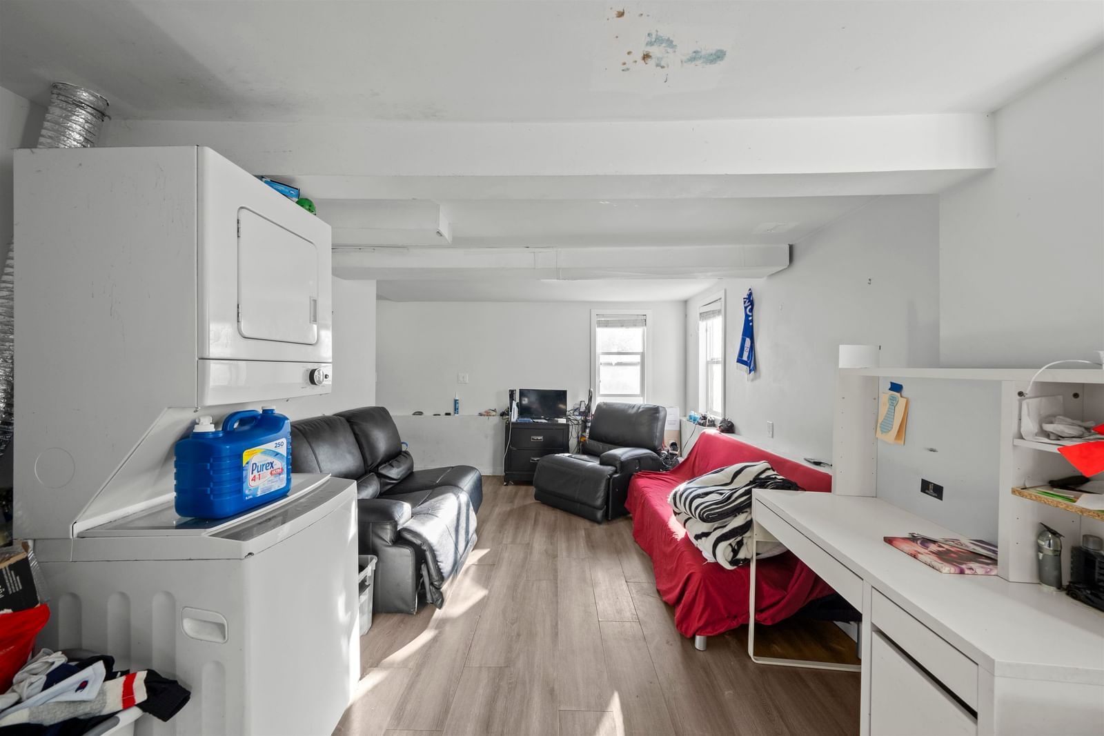 Listing Image 8