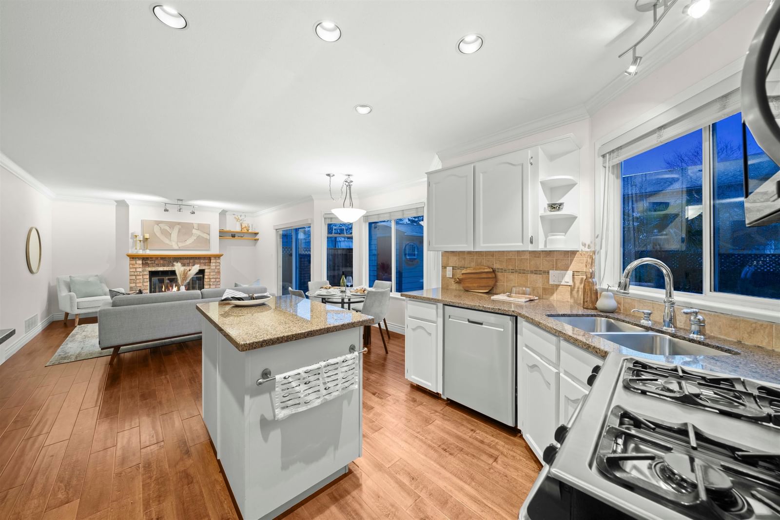 Listing Image 10
