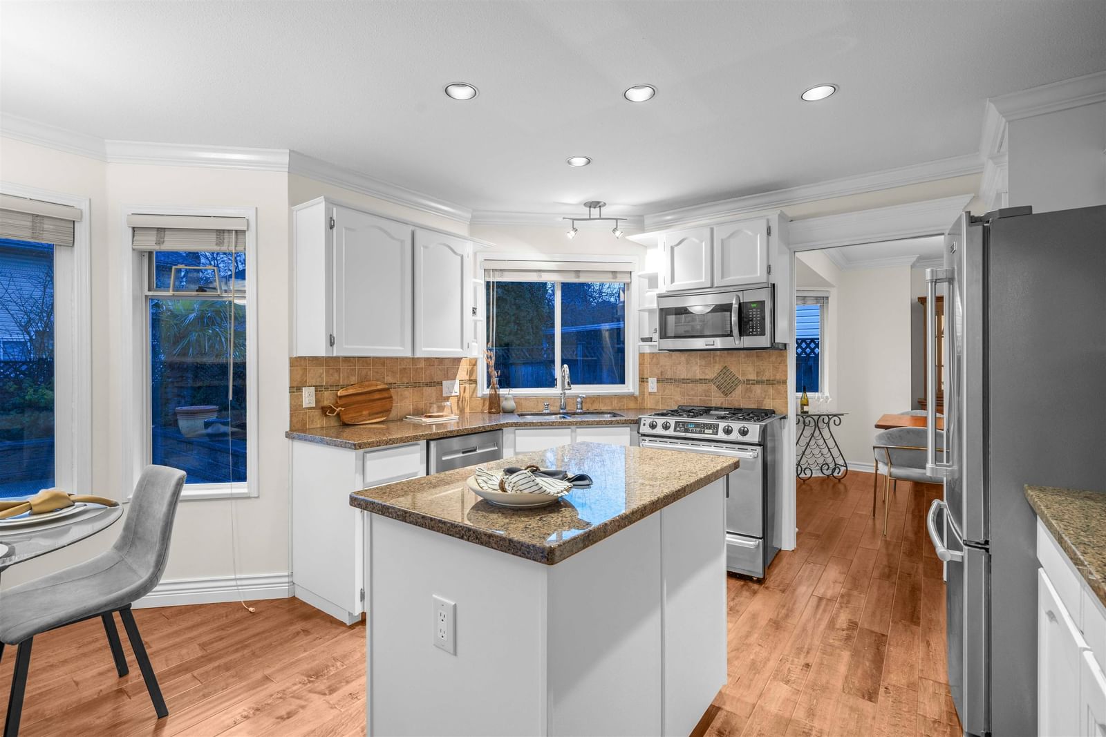 Listing Image 11