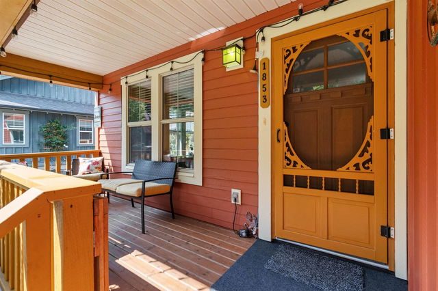 1853 Mossy Green Way