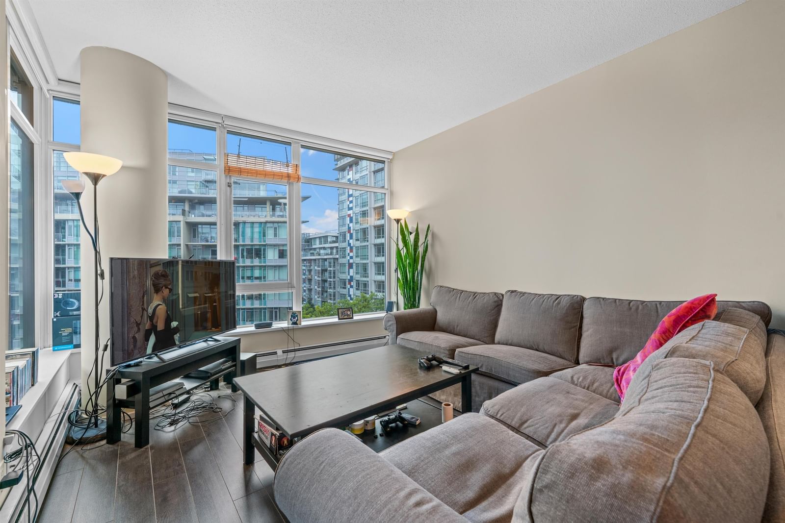 Listing Image 10