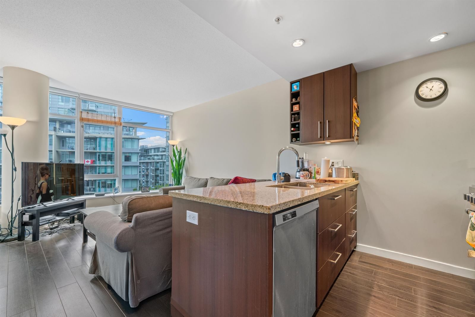 Listing Image 11