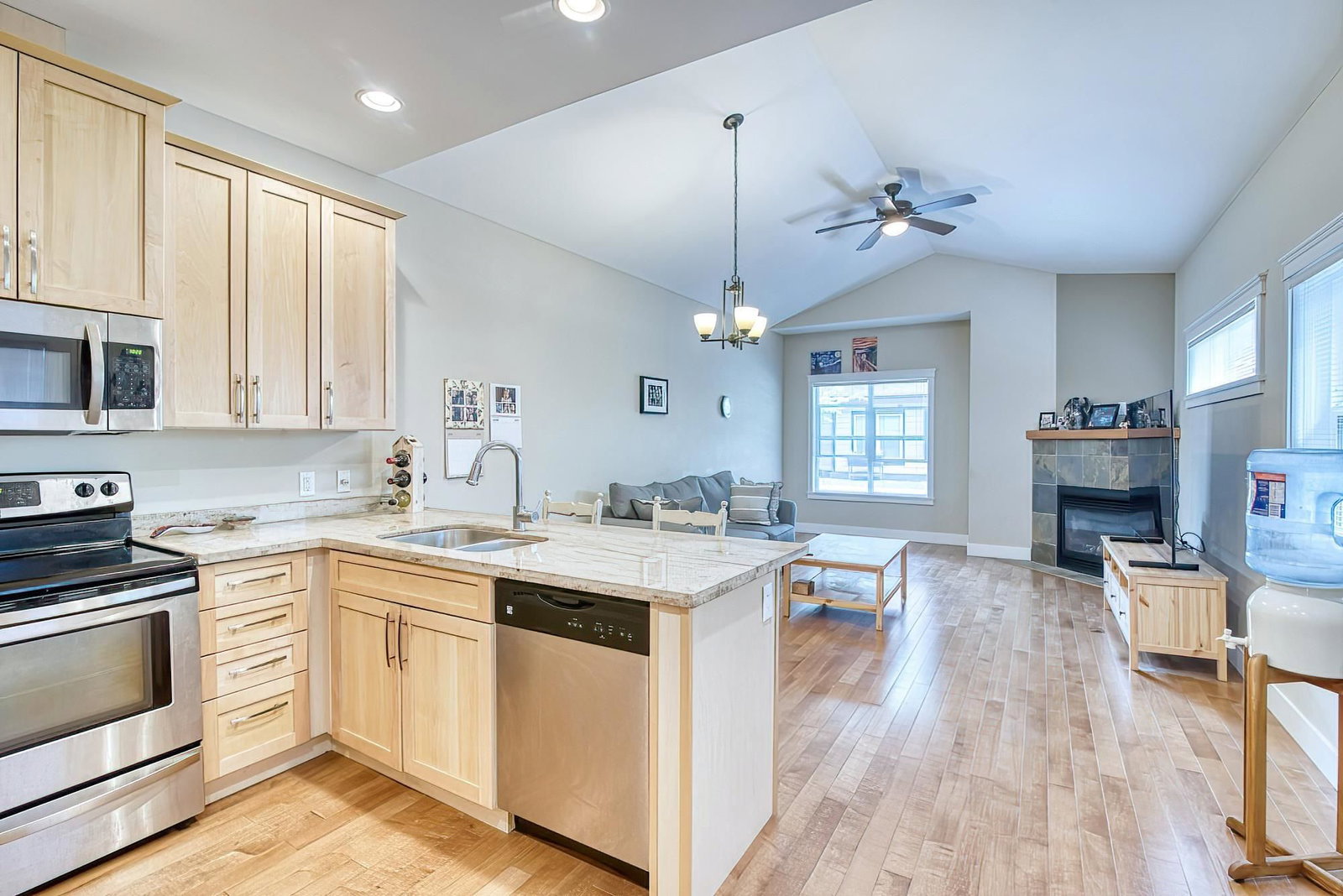 Listing Image 12