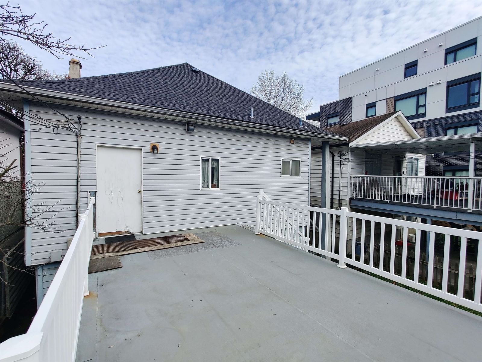 Listing Image 8