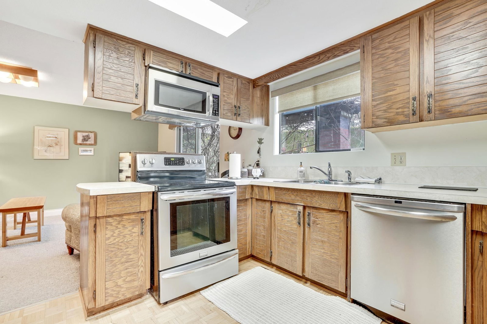 Listing Image 8