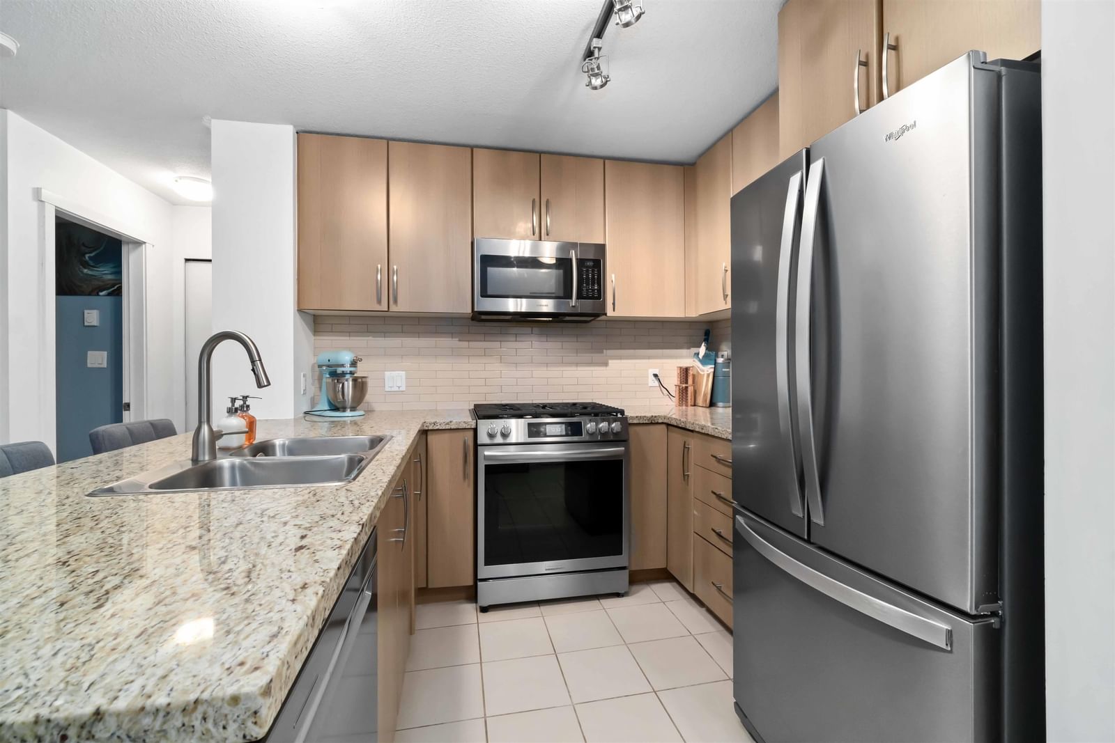 Listing Image 6