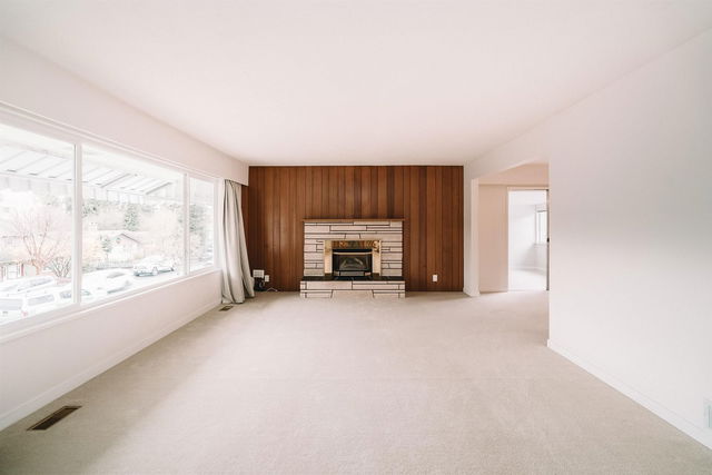 75 Mott Crescent