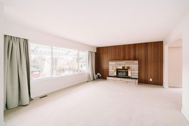 75 Mott Crescent