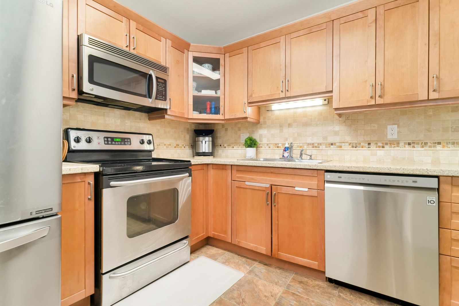 Listing Image 9