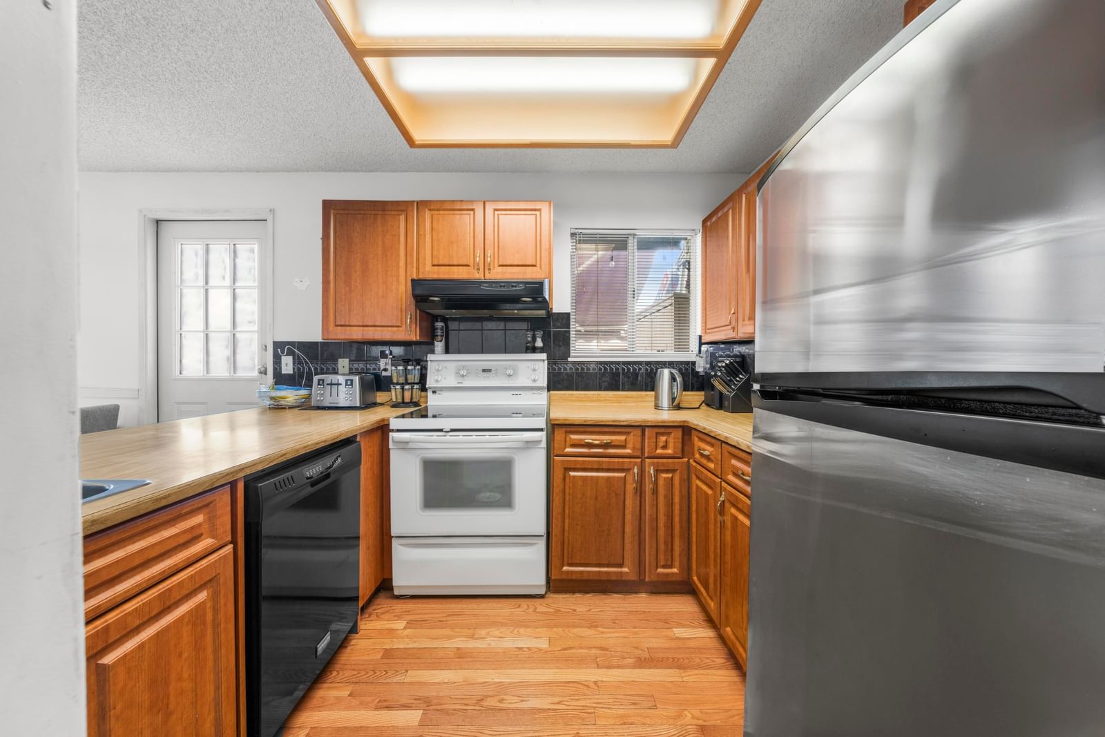 Listing Image 12