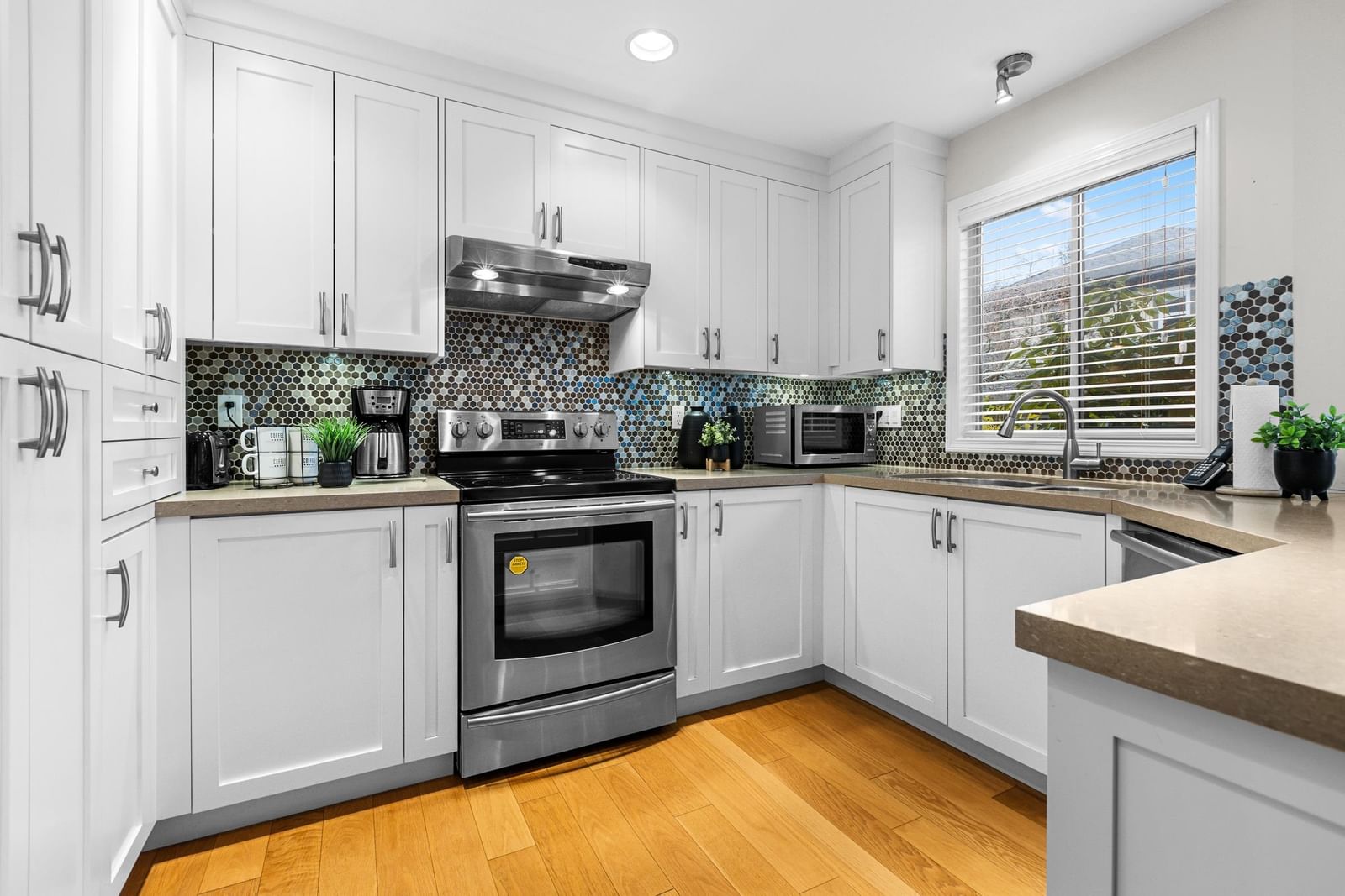 Listing Image 11