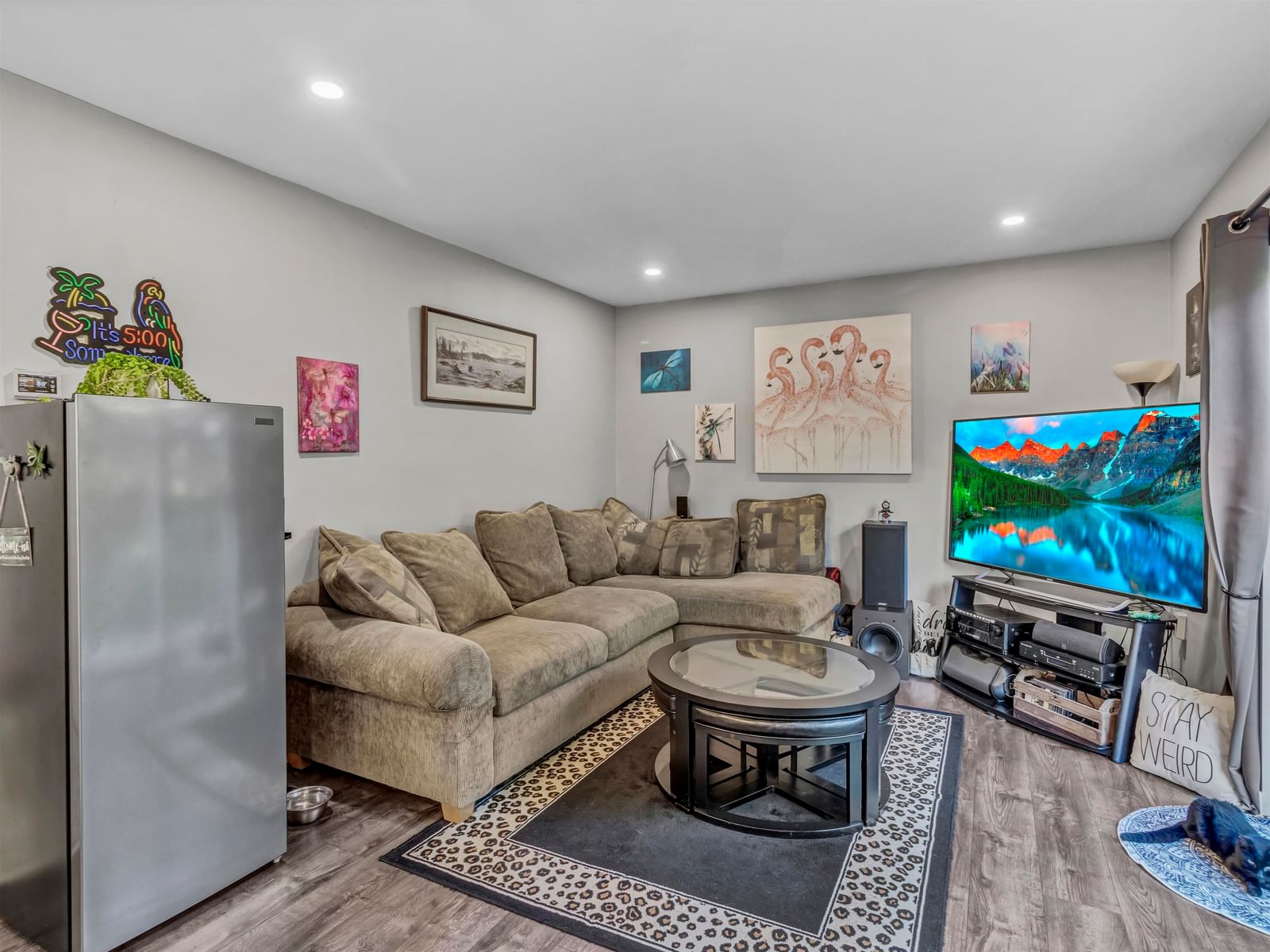 Listing Image 9