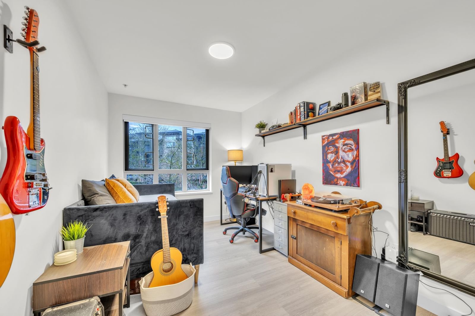 Listing Image 24