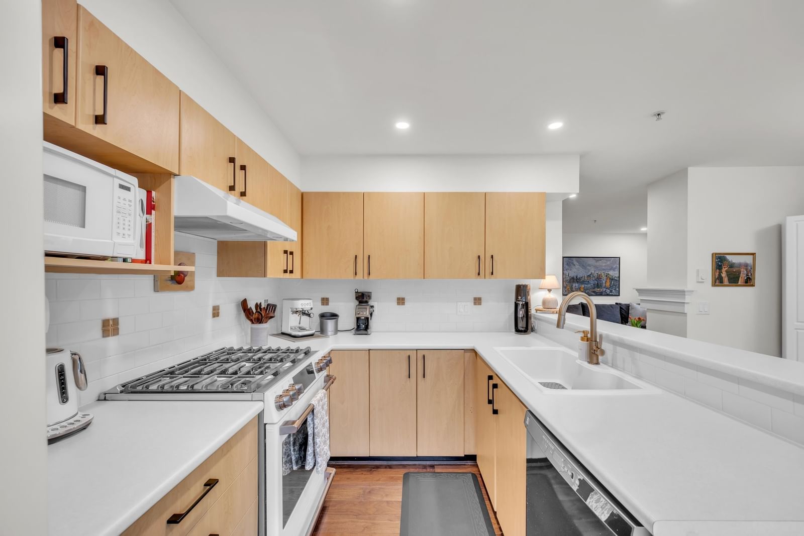 Listing Image 5
