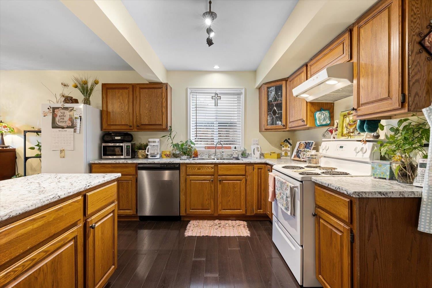 Listing Image 19