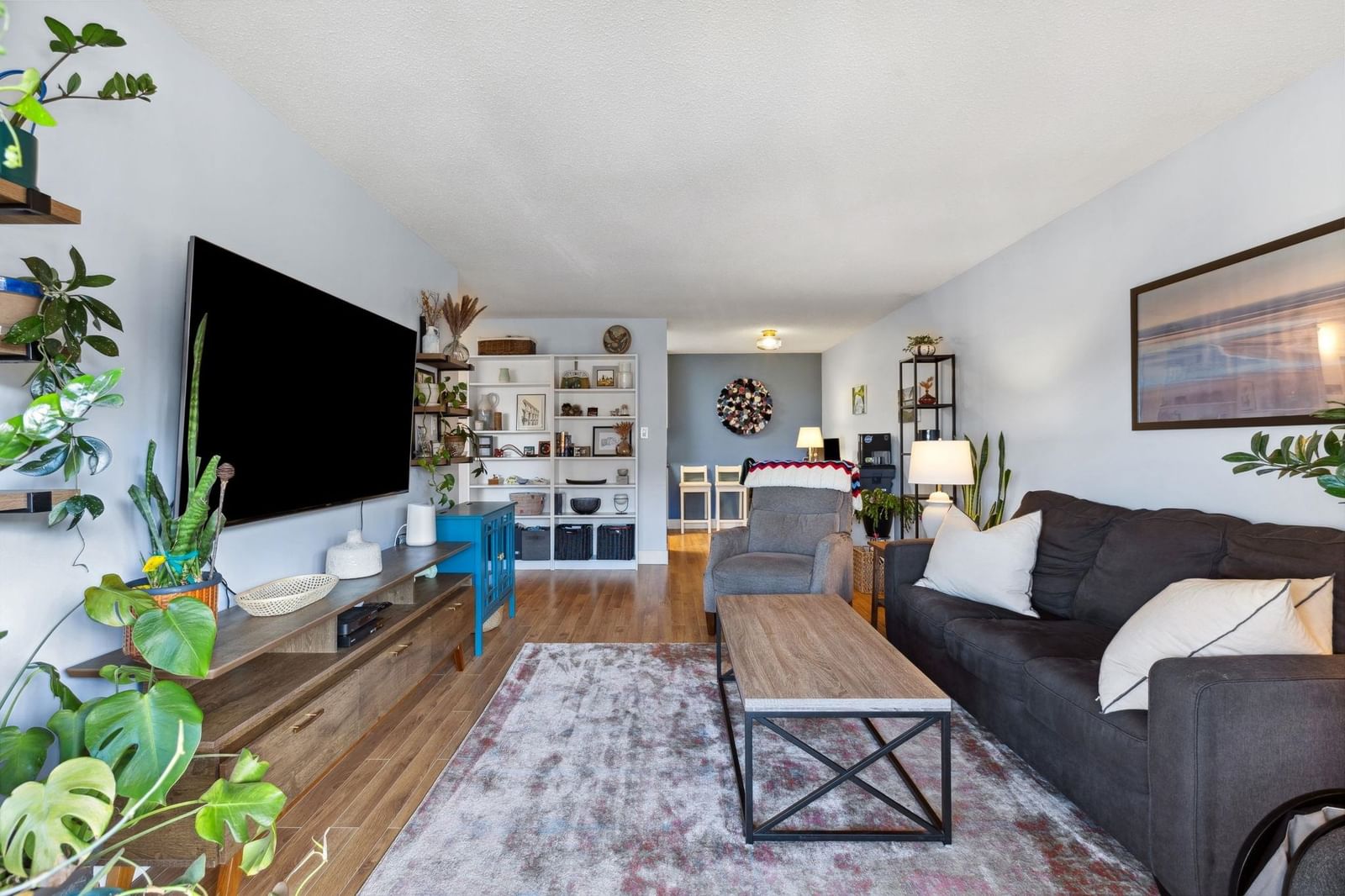 Listing Image 5