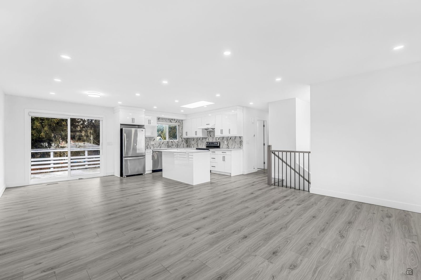 Listing Image 5