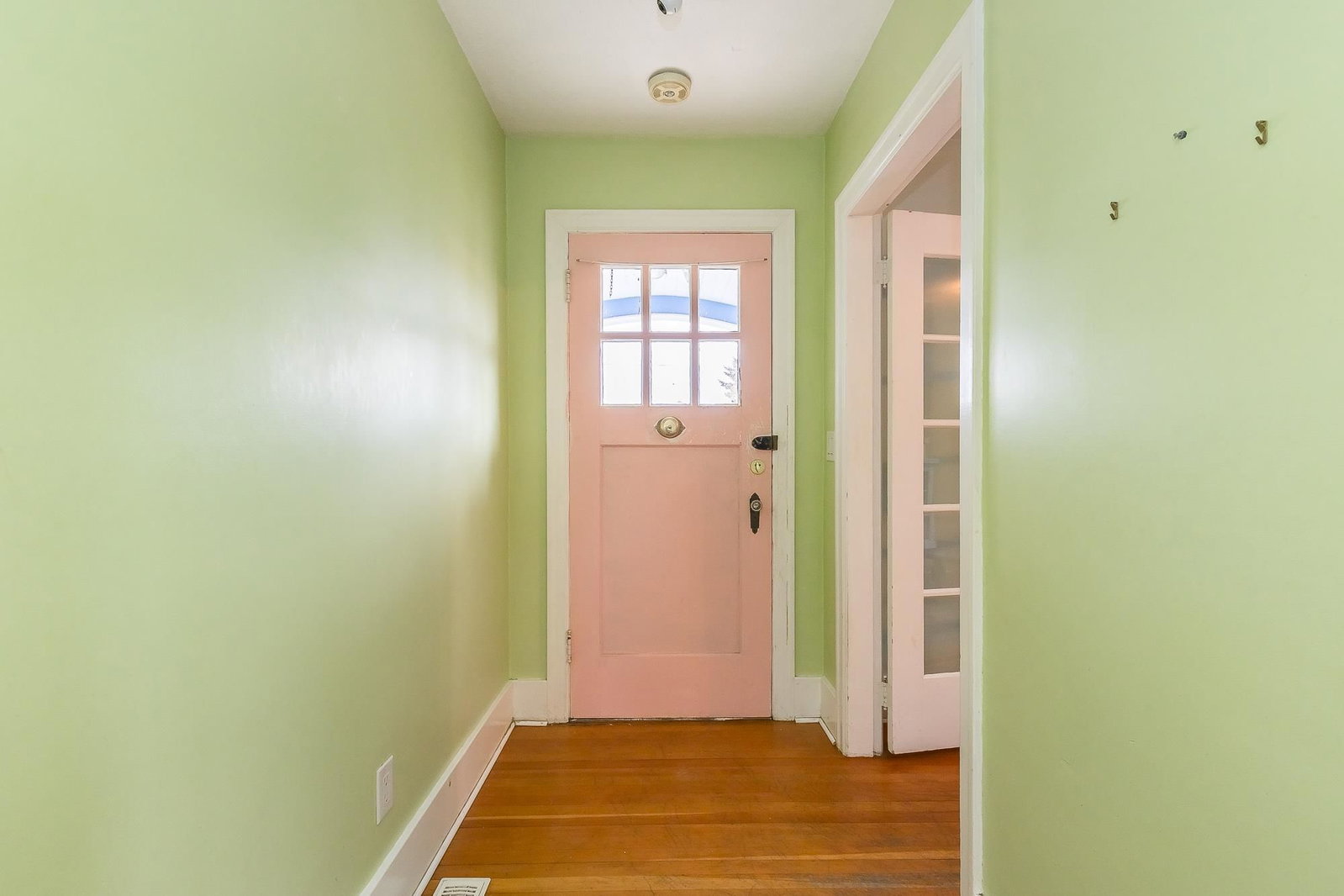 Listing Image 6