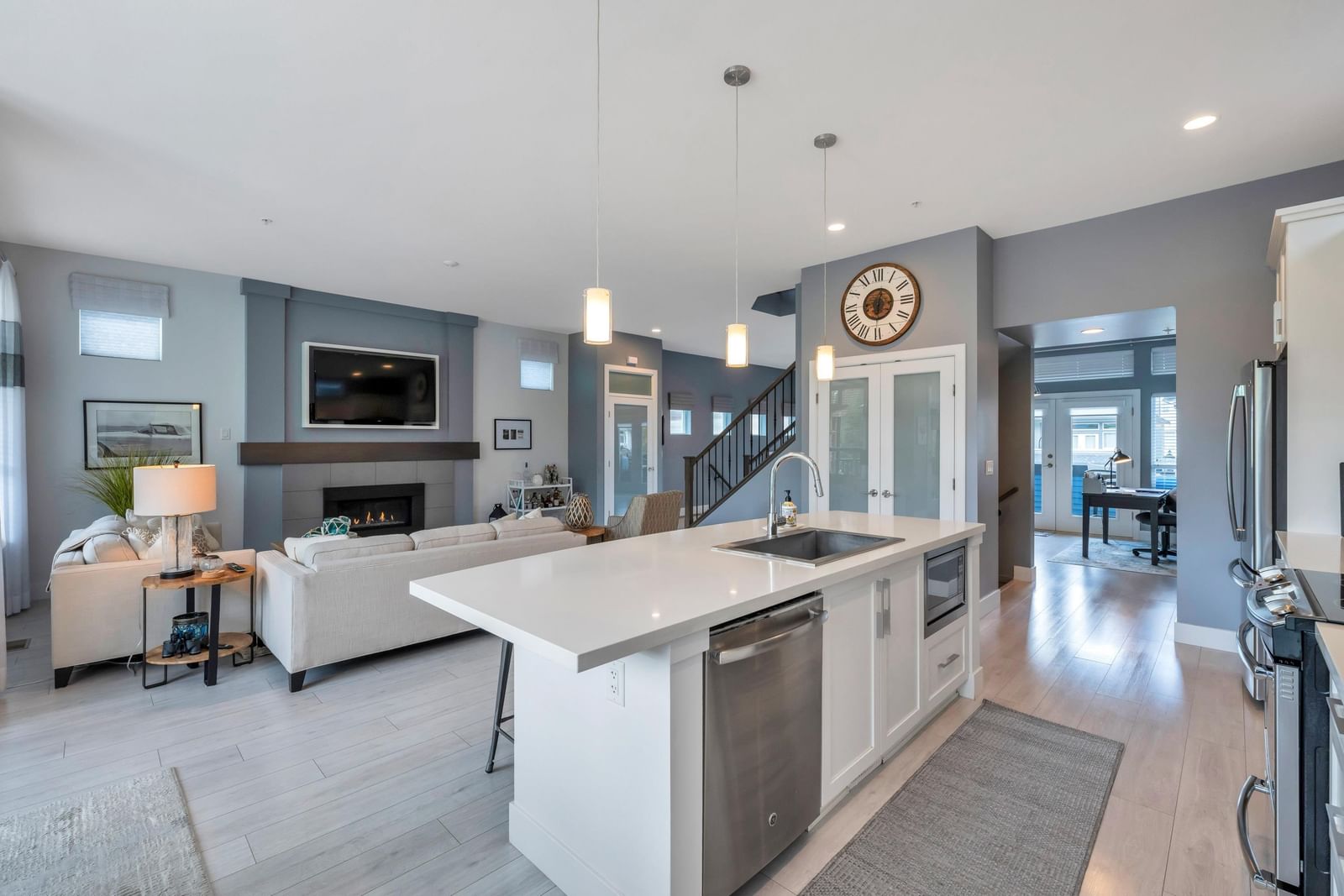 Listing Image 10