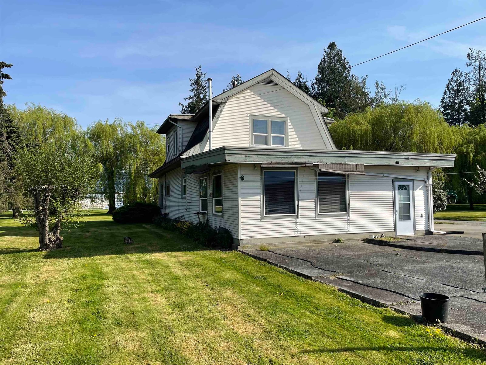 Listing Image 4