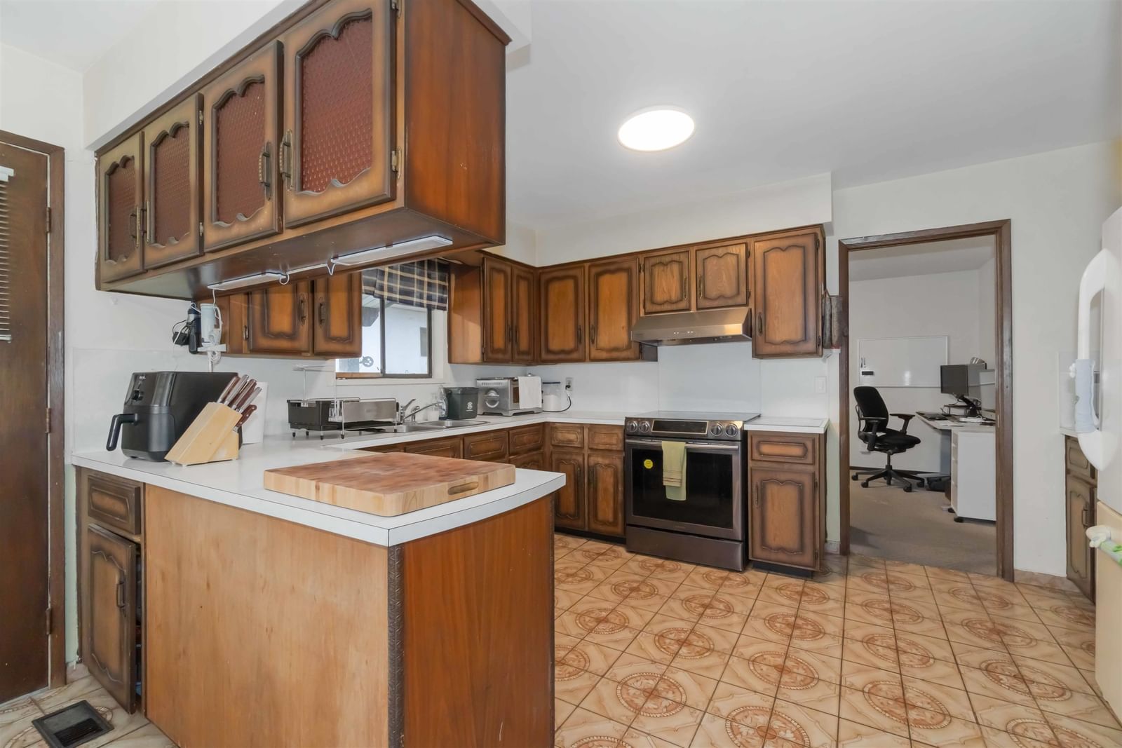 Listing Image 11