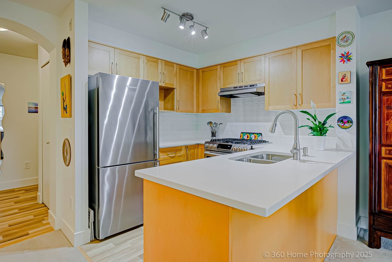 Listing Image 3
