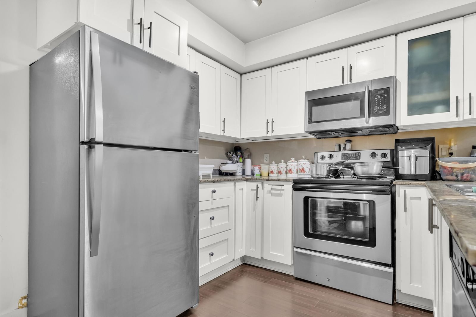 Listing Image 9