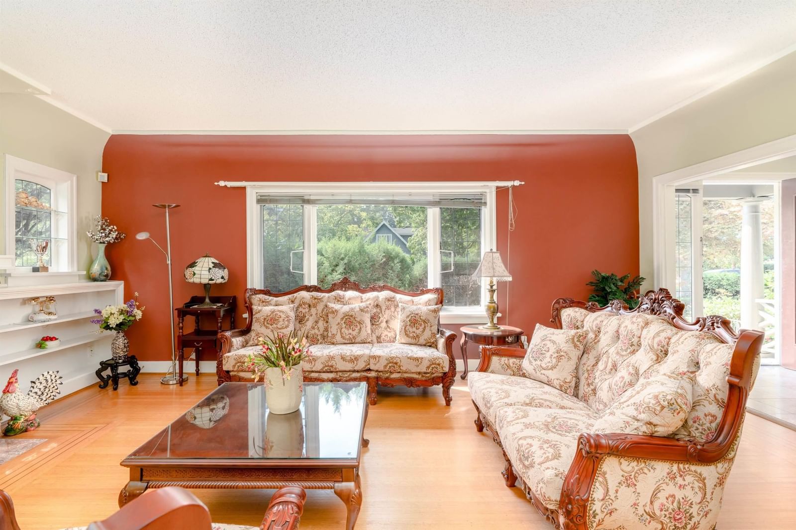 Listing Image 4