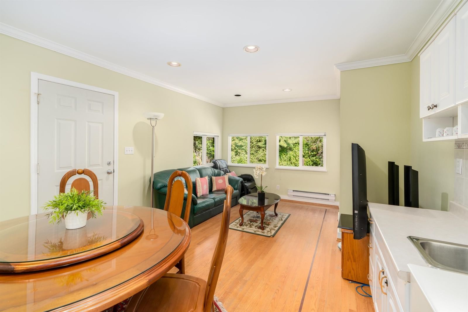 Listing Image 9