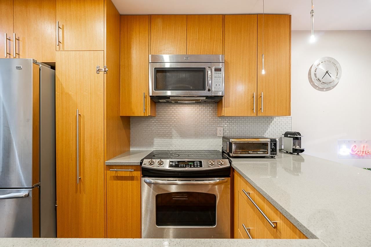 Listing Image 4