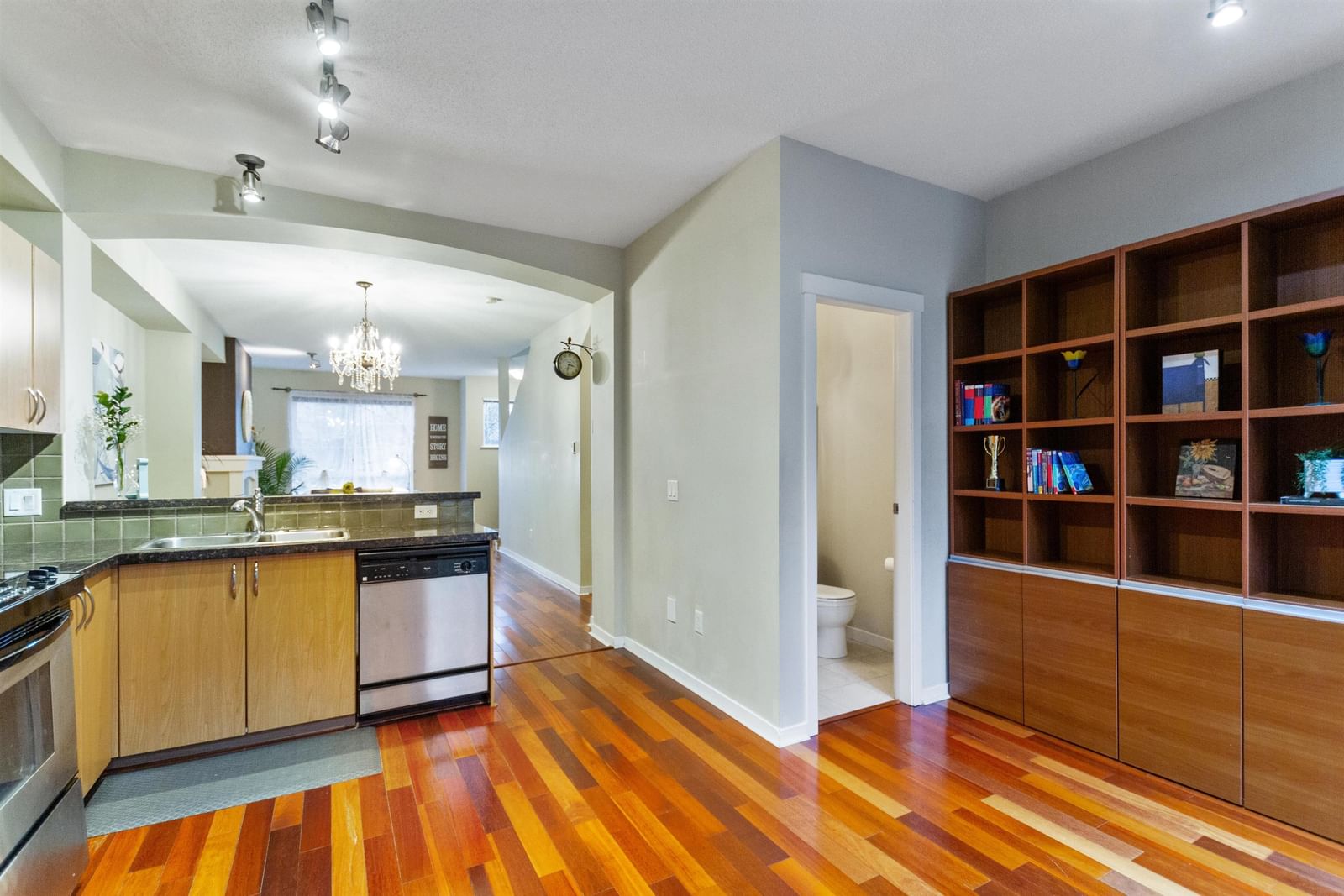 Listing Image 15
