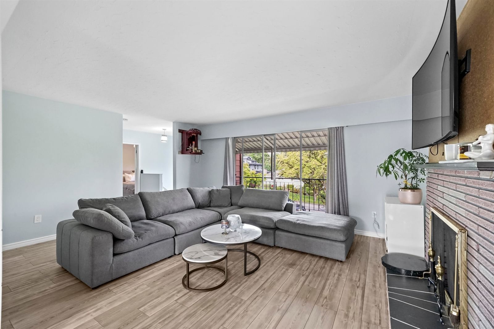 Listing Image 12