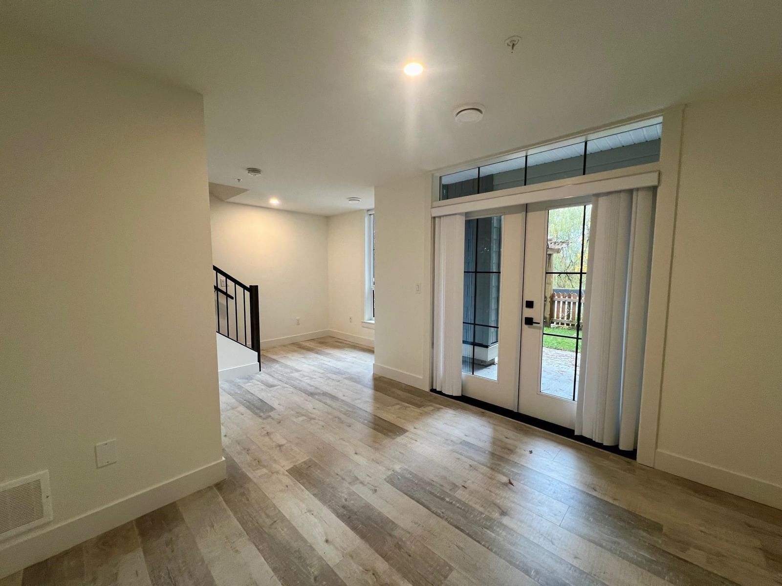 Listing Image 23
