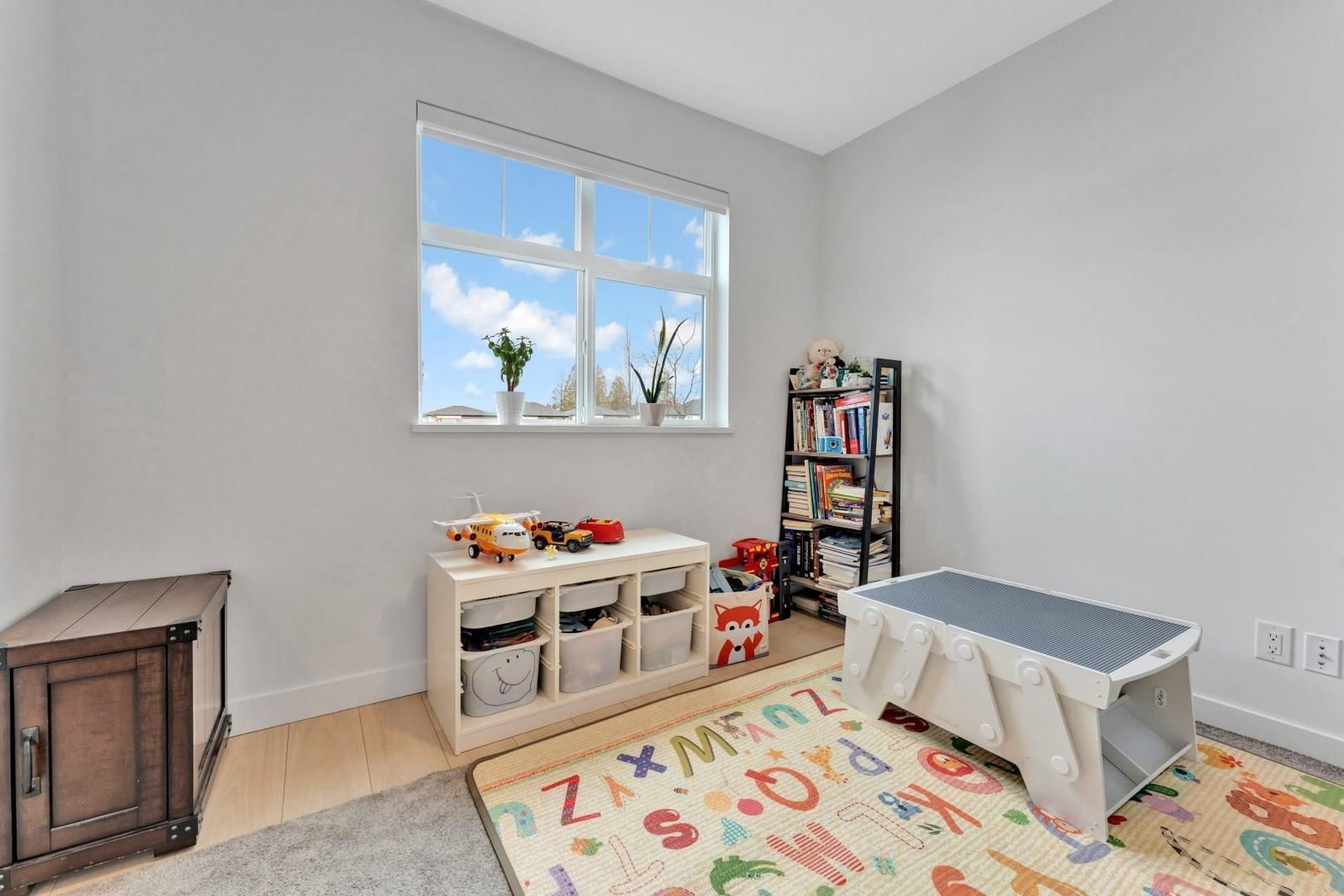 Listing Image 5