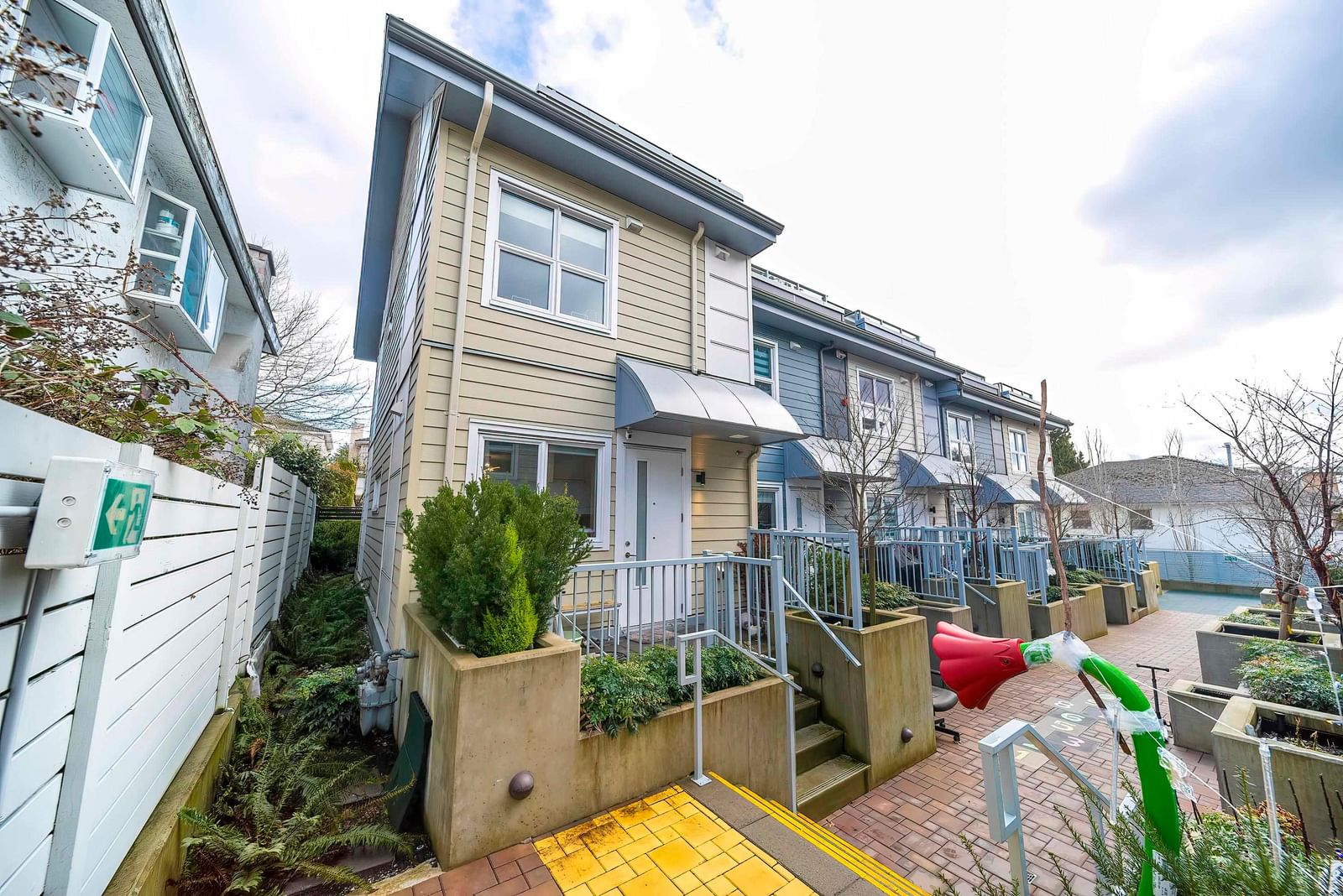 Listing Image 19