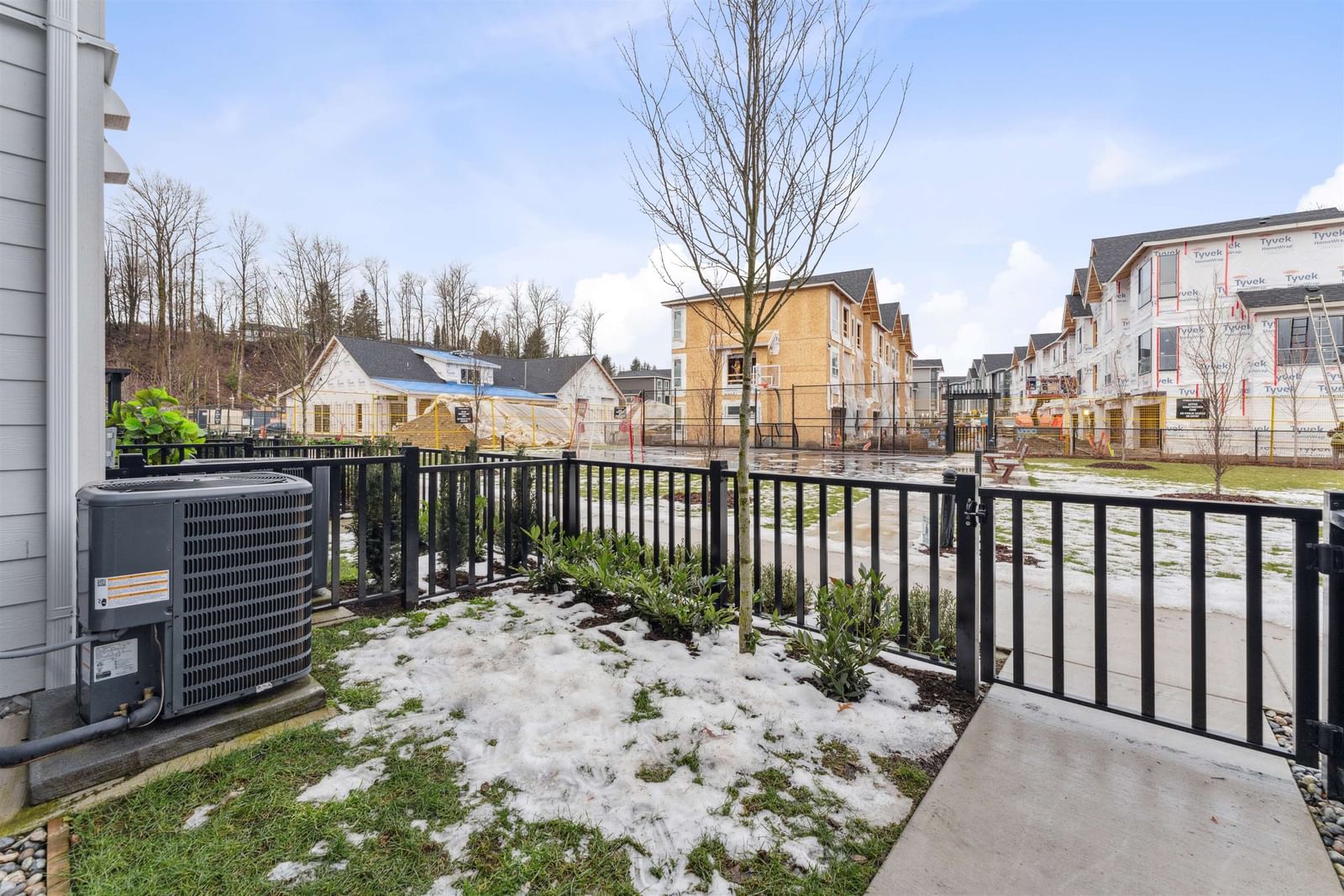 Listing Image 12