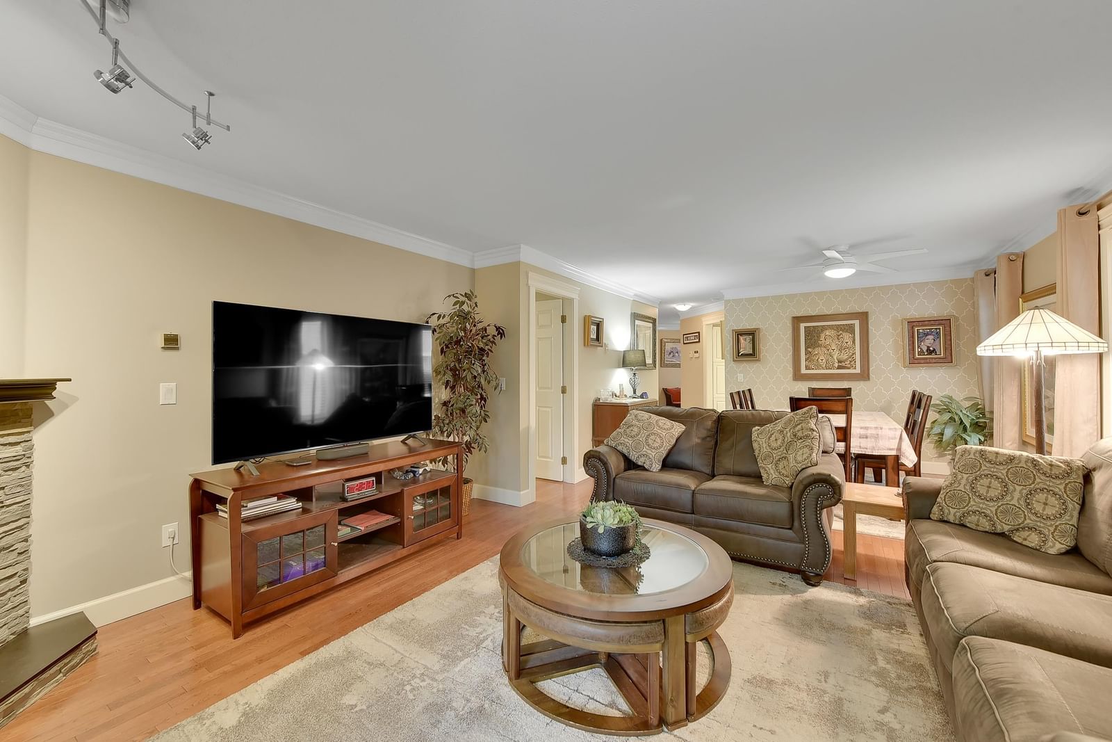 Listing Image 17