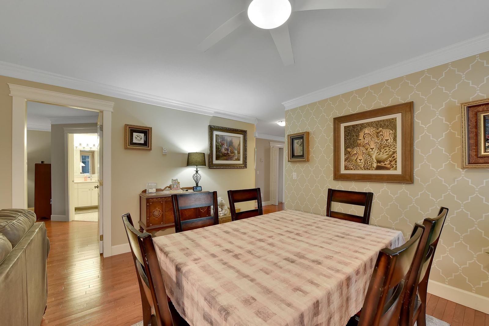 Listing Image 19