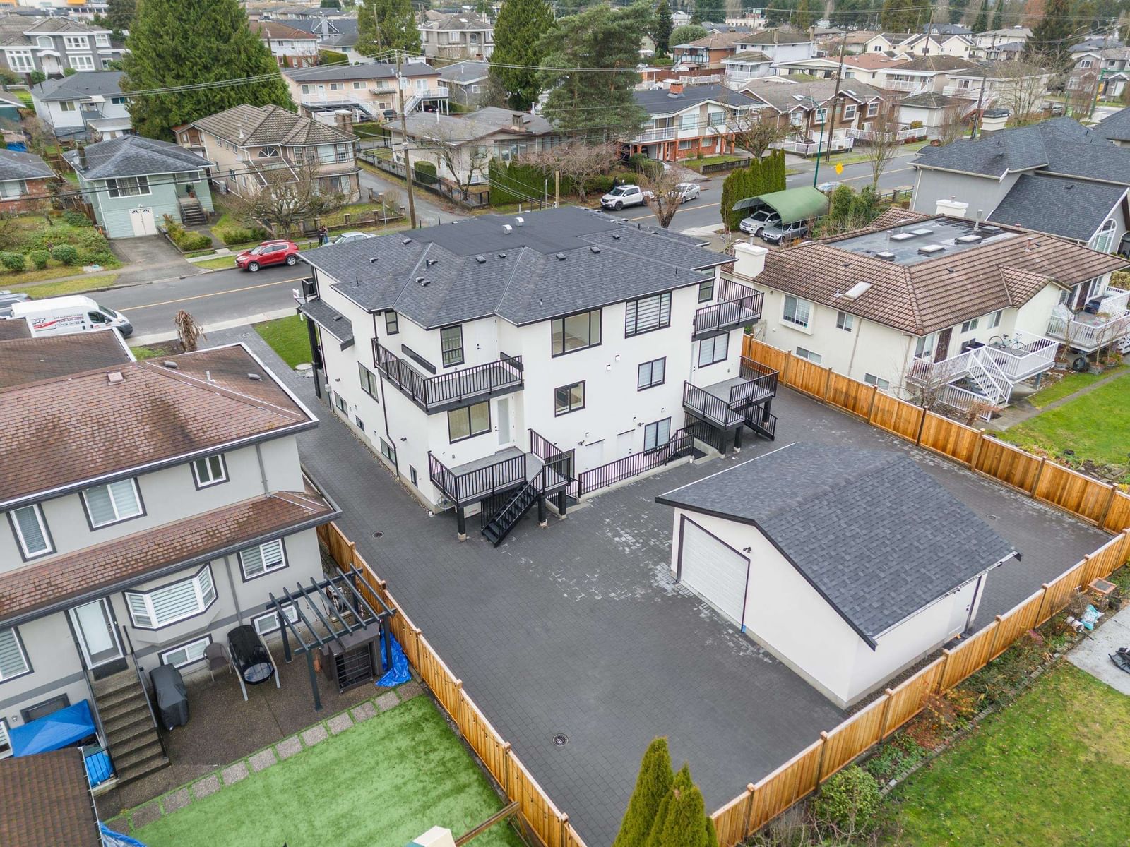 Listing Image 11