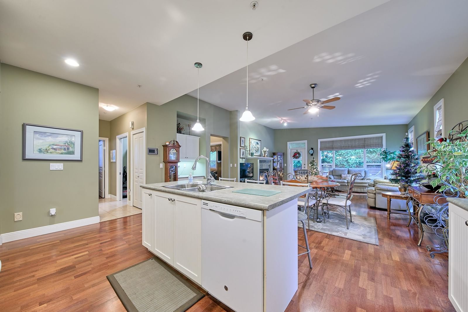 Listing Image 10