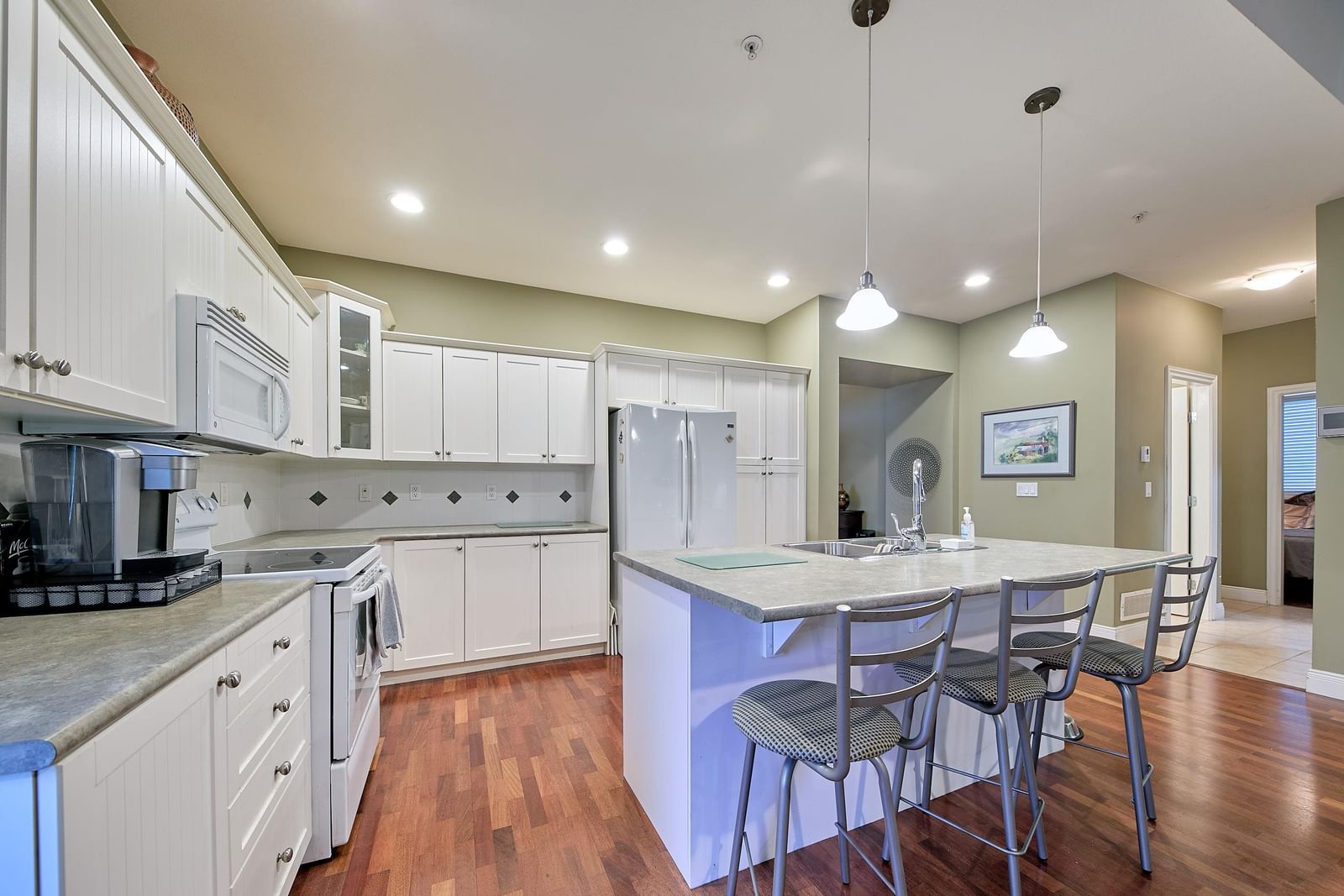 Listing Image 9