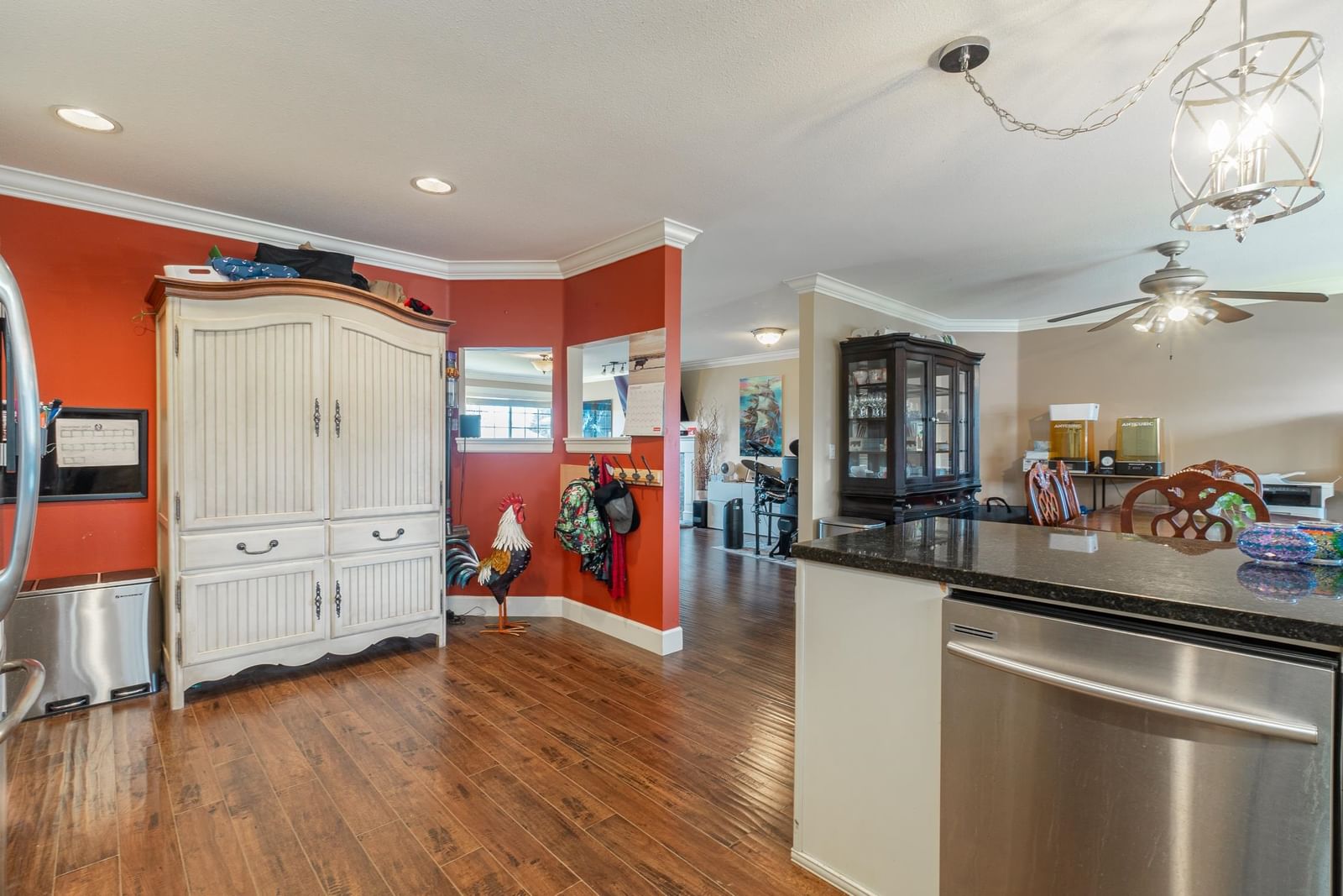 Listing Image 14