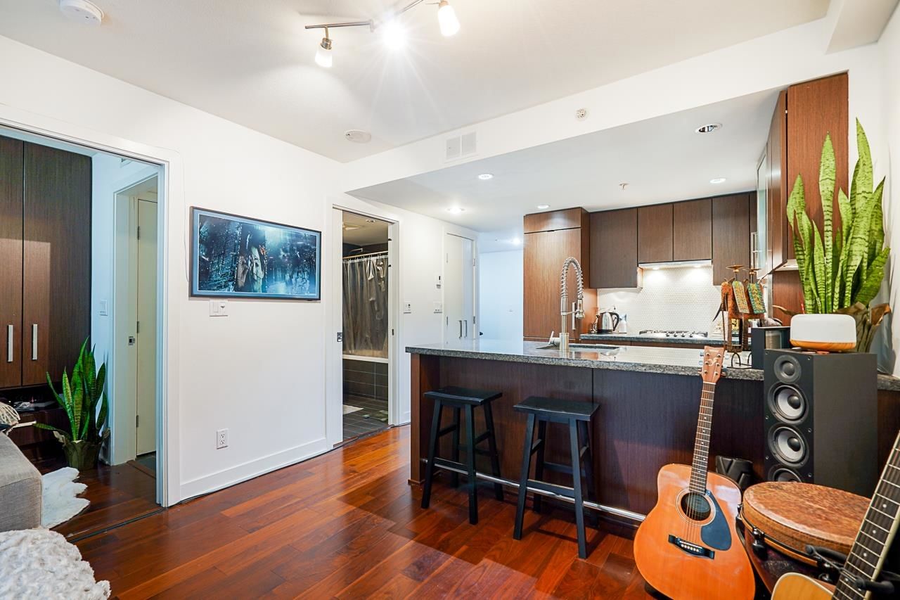 Listing Image 10
