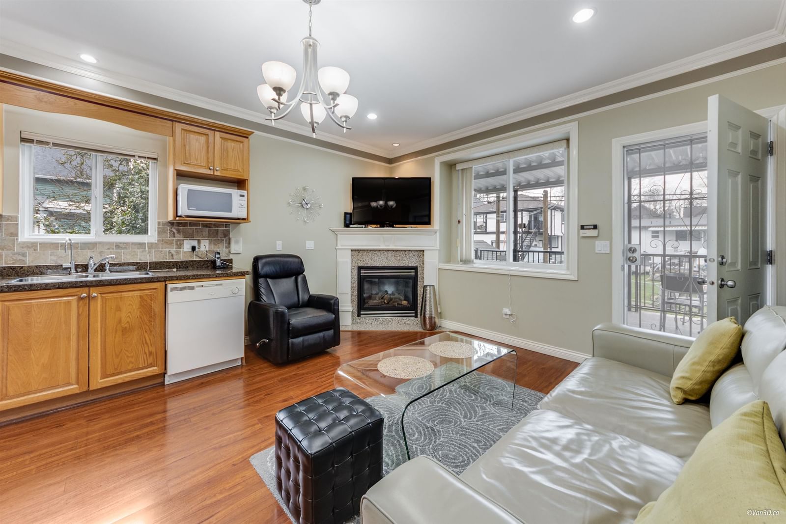 Listing Image 4