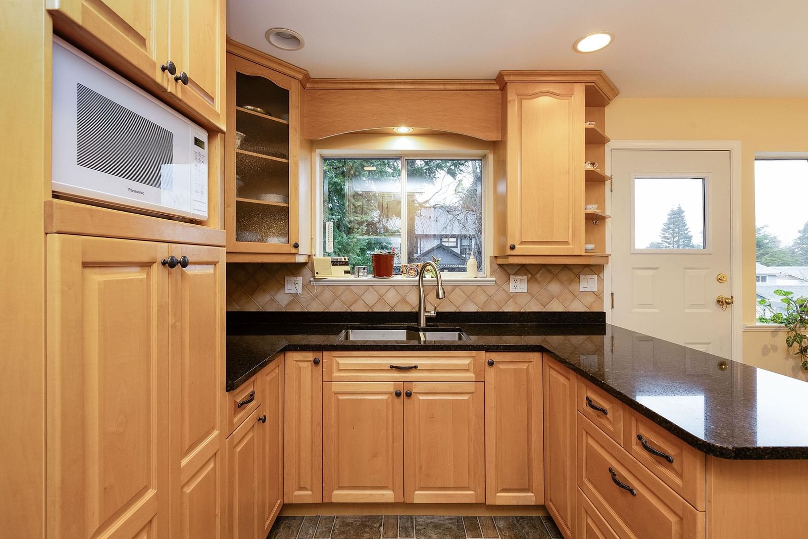 Listing Image 11