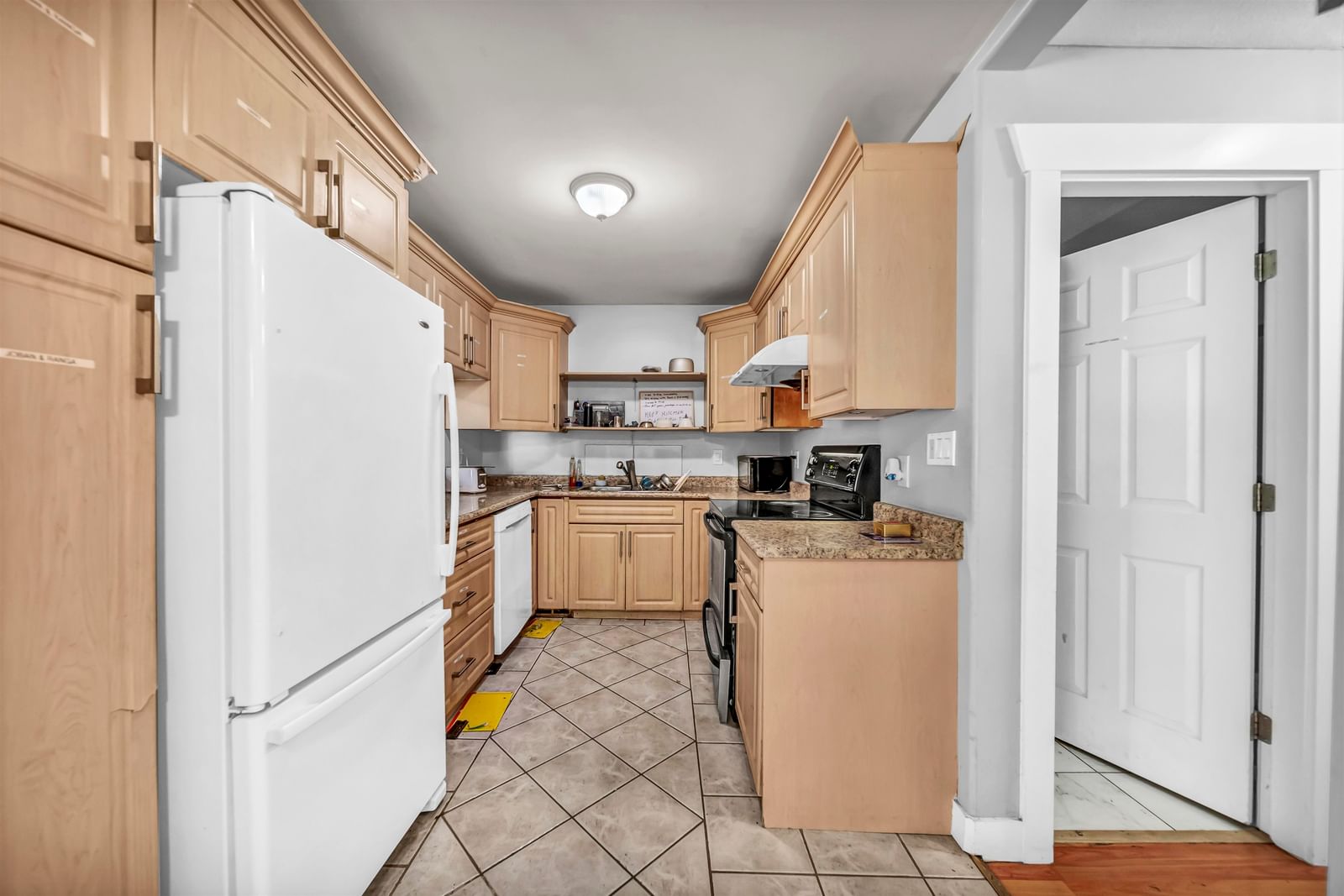 Listing Image 4